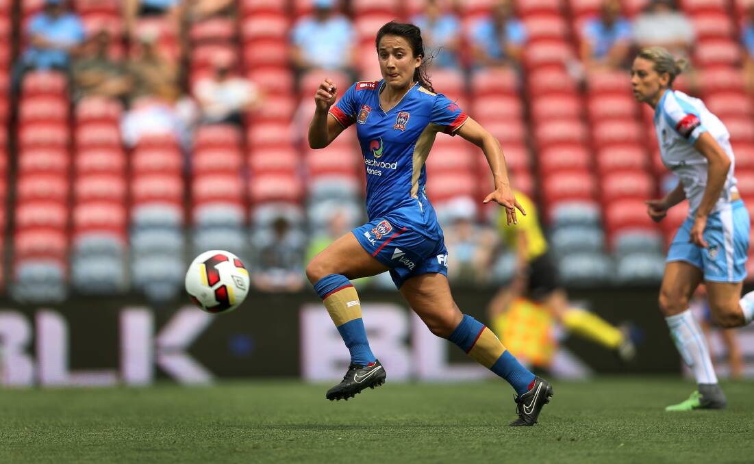 Jen Hoy in action for the Newcastle Jets in the 2016-17 W-League season. Picture: Marina Neil