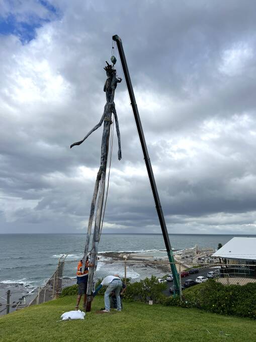 Odysseus is craned in to place at Fort Scracthely.