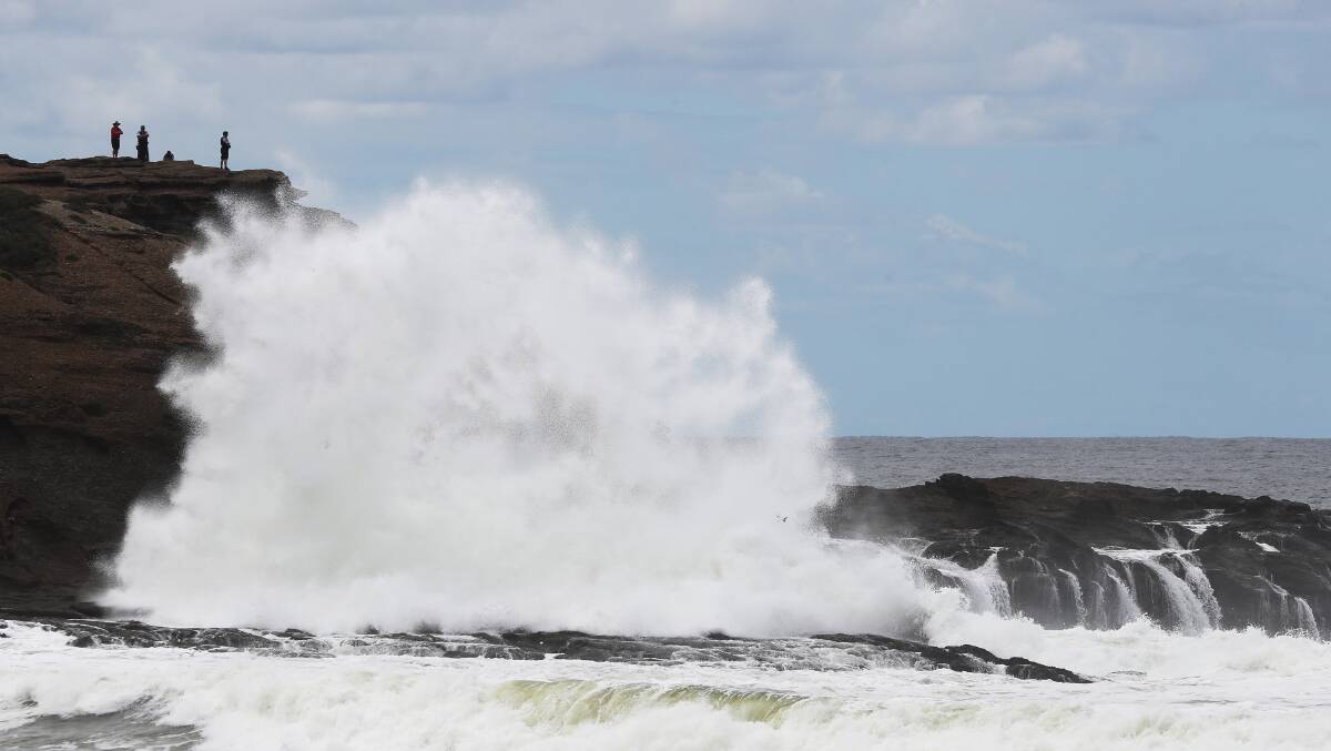Search underway for man swept off rocks at Snapper Point. Picture: Peter Lorimer
