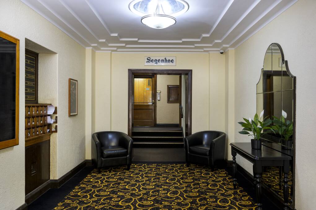 The art deco-style entry foyer at Segenhoe.