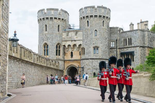 Which royal residence is for you - Buckingham Palace or Windsor Castle?
