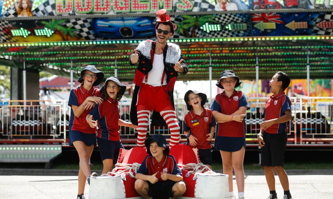 Newcastle show performer Big Shoe Bob with Hamilton North Public School students Halle Heckenberg, Indi Beuster, Marcus Morgan, Cooper Bolton-Martin, Jessie Nicholls, Alex Tang. Picture by Jonathan Carroll
