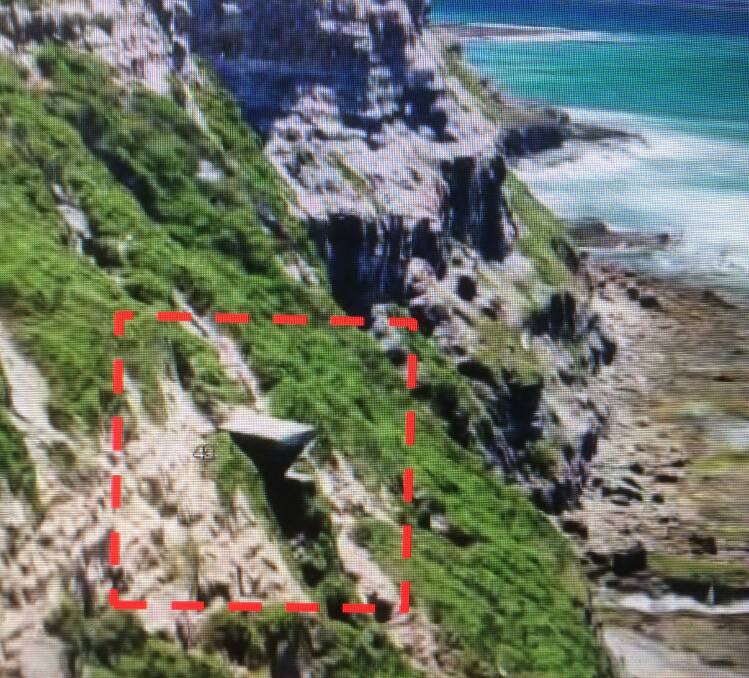 Cliff searchlight bunker on Google Maps.
