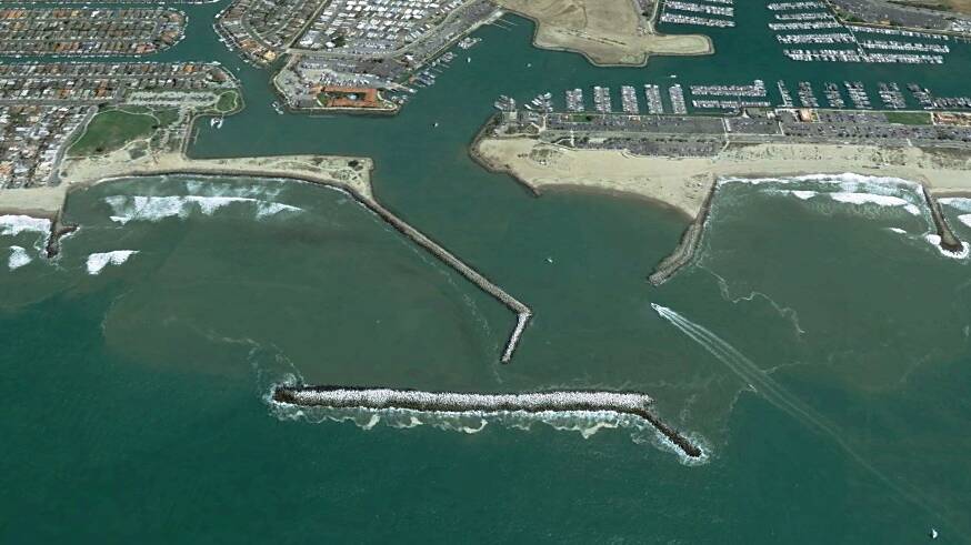 Bad example: The harbour in Ventura, California, resembles Newcastle. It has all the bad features of artificial structures like breakwaters, offshore breakwaters and groynes.