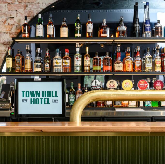 Town Hall Hotel: Waratah, Monday to Friday 4-6pm members happy hour $4.50 house beer and wine.