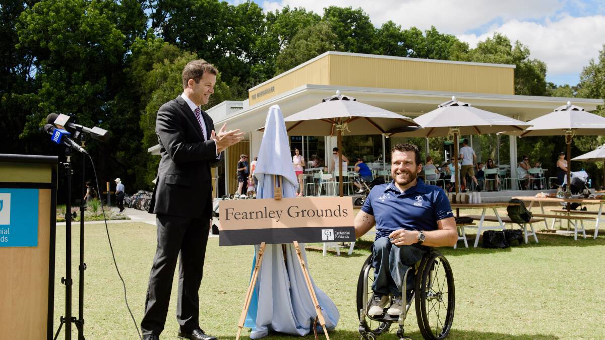 Environment Minister Mark Speakman unveils Fearnley Grounds as the official name for Centennial Park’s visitor hub in honour of Kurt Fearnley.
