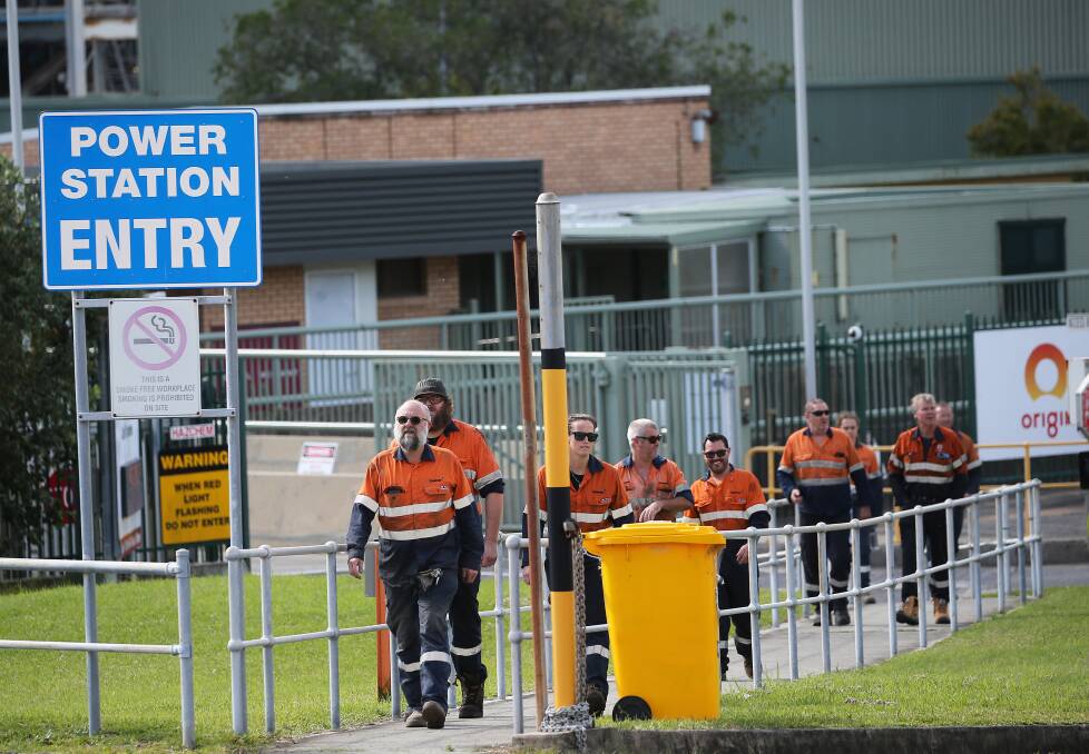 Eraring Power Station workers at a rally in April supporting the push for an authority to oversee the transition away from coal. Picture by Peter Lorimer 