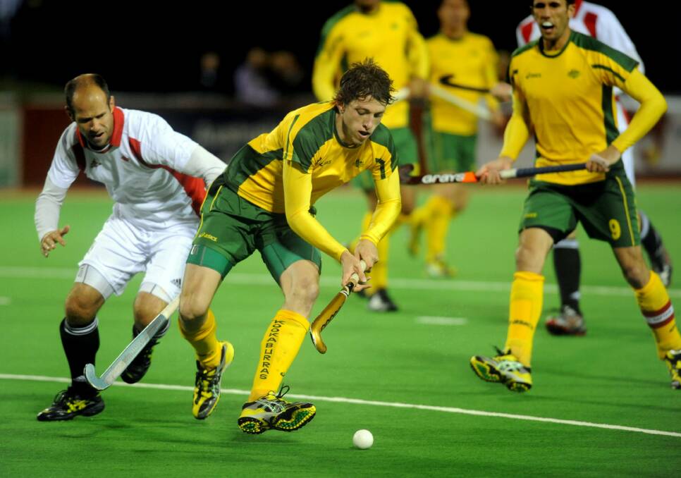 Simon Orchard playing for the Kookaburras against Canada in 2009. 
