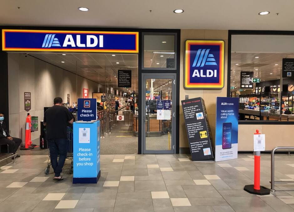 Check-In: The Aldi supermarket at Lake Haven with a QR check-in out the front. 