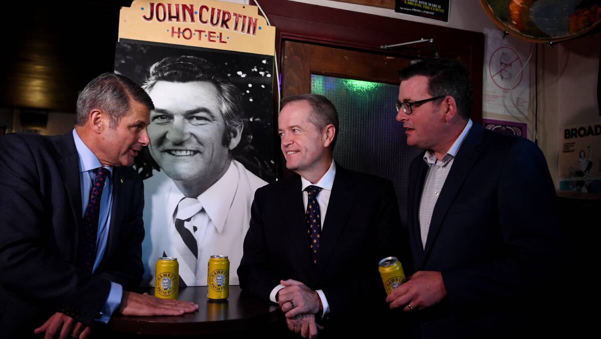 Former Victorian premier Steve Bracks, federal opposition leader Bill Shorten and Victorian Premier Daniel Andrews have a beer in honour of the late Bob Hawke on Thursday night.