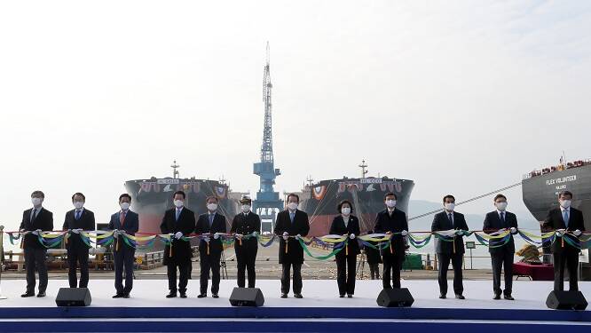 MASKED GUARD OF HONOUR: Tape-cutting ceremony on December 11, 2020, for the launch of what Korea is calling its first liquefied natural gas-powered ocean-going bulk carriers, HL Eco and HL Green, at the Hyundai Samho Heavy Industries shipyard in the port city of Yeongam on South Koreas southwestern coast. Picture: Courtesy Koreabizwire.com and Yonhap