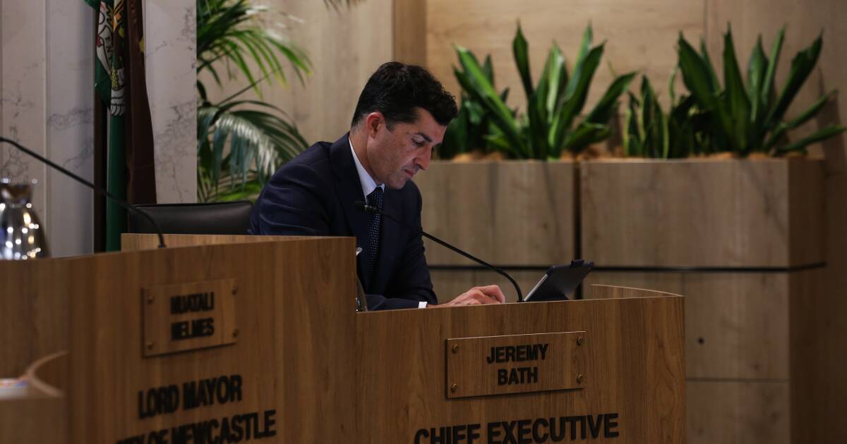 City of Newcastle CEO Jeremy Bath tops $500k plus airport board fees in contract extension