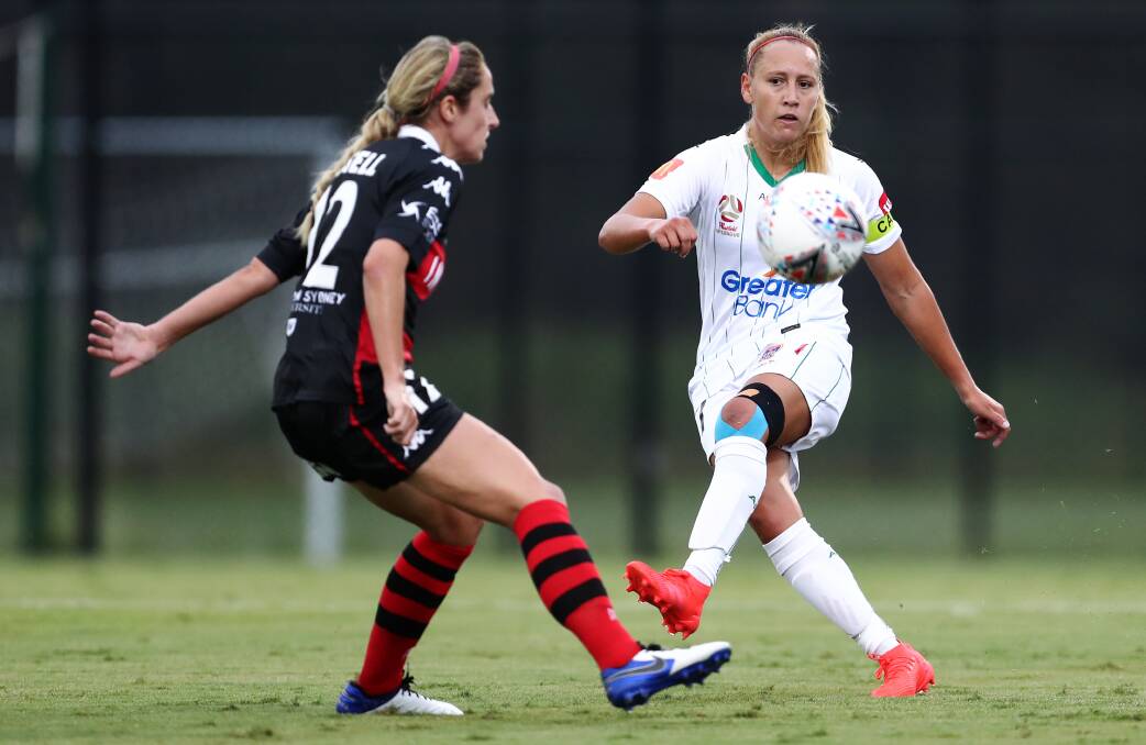 POISE: Newcastle's Gema Simon passes to a teammate during Saturday's 2-1 loss to Western Sydney Wanderers. Picture: Getty Images