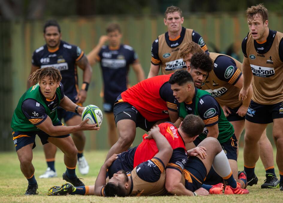 EYES UP: EYES UP: Halfback Issak Fines fires out a pass from the base of a ruck at Brumbies training. The Super Rugby powerhouse are in Newcastle until Wednesday. Picture: Marina Neil