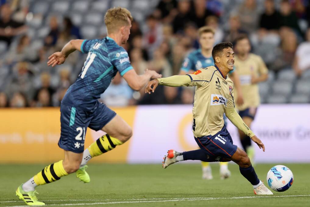 ON TARGET: Brazilian midfielder Daniel Penha evades the defence in the Jets' 4-0 win over Wellington. Picture: Getty Images