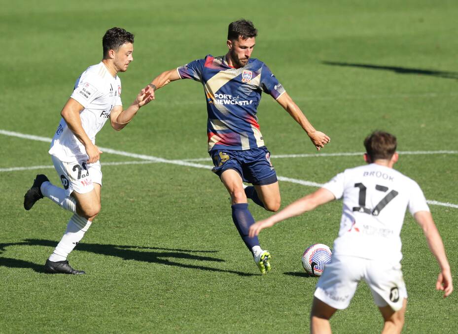 Jason Berthomier delivers a pass in the Jets' friendly against Western Sydney. Picture by Jonathan Carroll