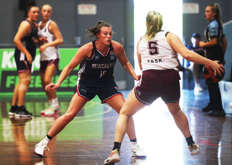 Newcastle Falcons important Nicole Munger made a strong start to the NBL1 East season. Picture by Peter Lorimer.
