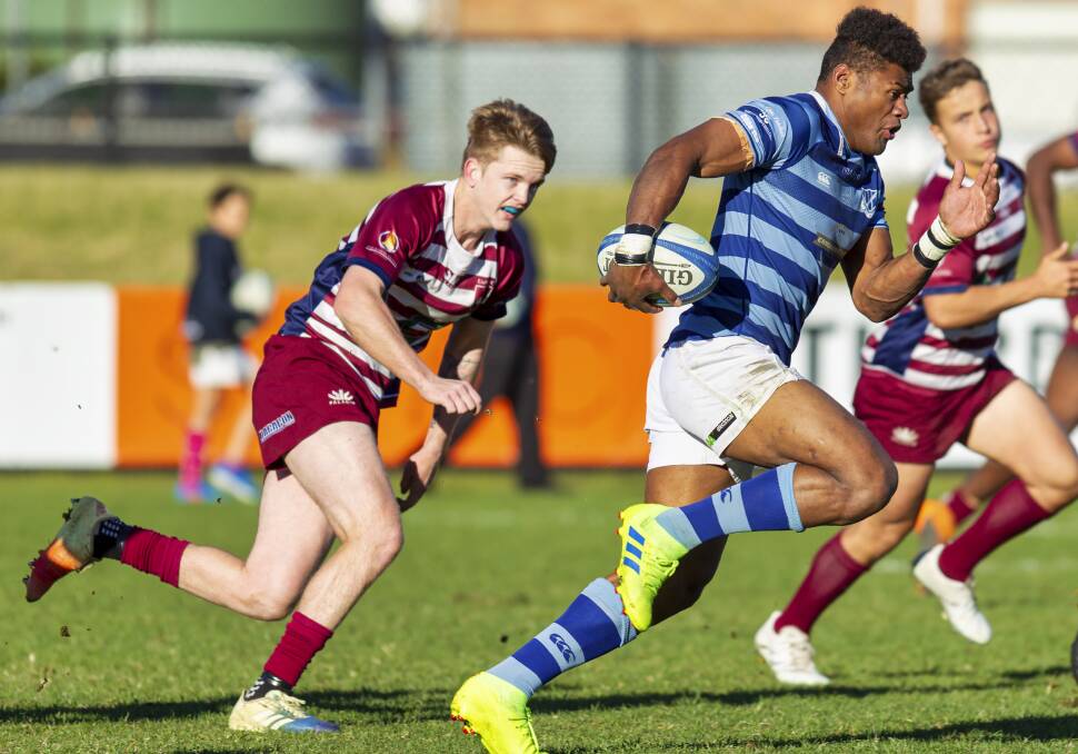 CATCH ME IF YOU CAN: Wanderers centre Nimi Qio races away from the University defence in the Two Blues' 106-7 win at No.2 Sportsground. Picture: Stewart Hazell.