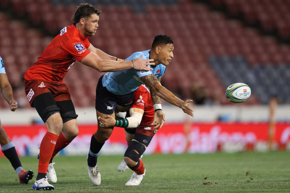 TOUGH NIGHT: Israel Folau gets a pass away in the Waratahs' disappointing 31-29 loss to the Sunwolves at McDonald Jones Stadium on Friday night. Picture: Jonathan Carroll