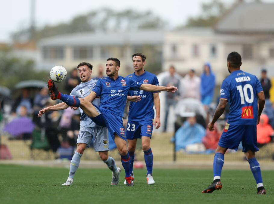 ON THE BALL: Steve Ugarkovic wins the ball in the Jets' 2-all draw with the Mariners at Maitland Sportsground on Saturday. Picture: Jonathan Carroll