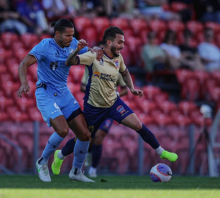 Attacker Reno Piscopo rides a challenge from Sydney defender Jack Rodwell in the Jets' 3-1 win at McDonald Jones Stadium. Picture by Marina Neil 