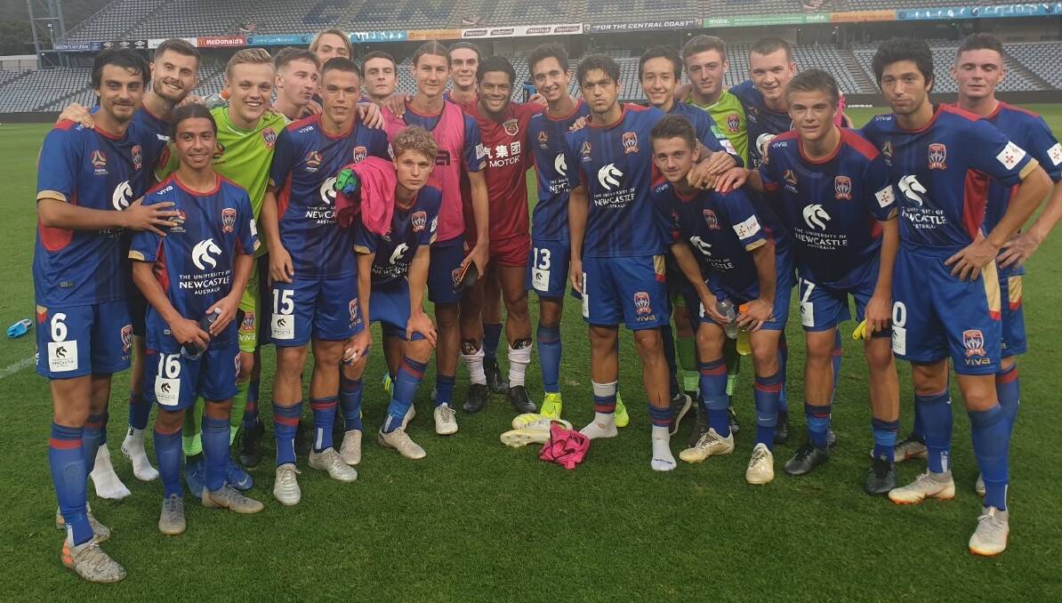 GOOD COMPANY: The Jets with Brazilian superstar Huld (red uniform) after the 3-2 loss to Shanghai SIPG in a friendly on Tuesday. 