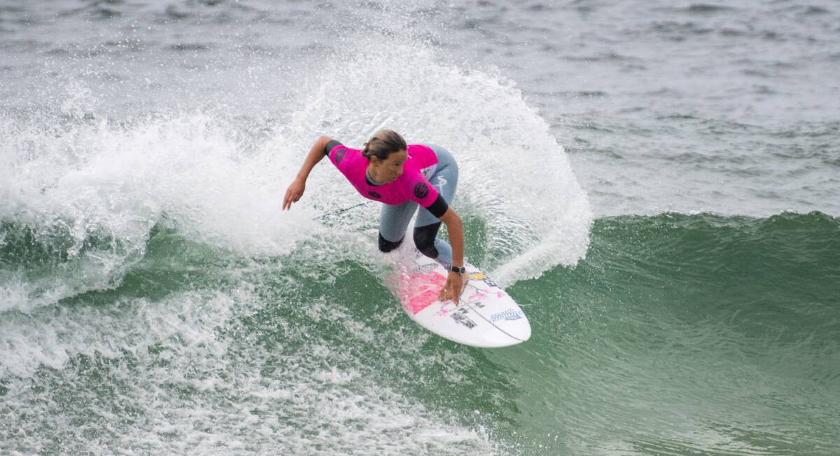 STAR POWER: Sally Fitzgibbons rips in. Picture: WSL/Tom Bennett