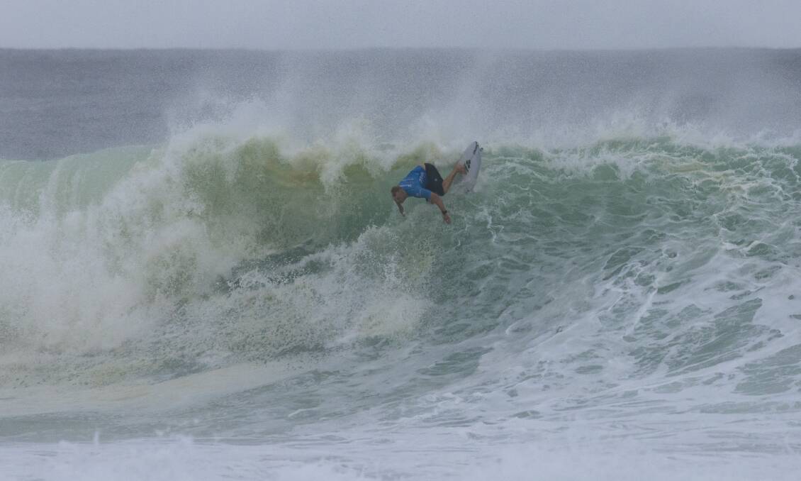 Jackson Baker battles churning surf during his loss in Brazil last month. Picture by Daniel Smorigo, WSL