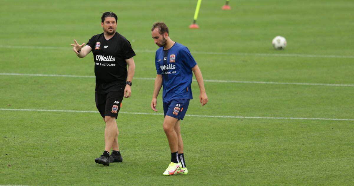 NEW VOICE: Newcastle Jets coach Arthur Papas talks to midfielder Angus Thurgate at training at Maitland Sportsground. Picture: Jonathan Carroll