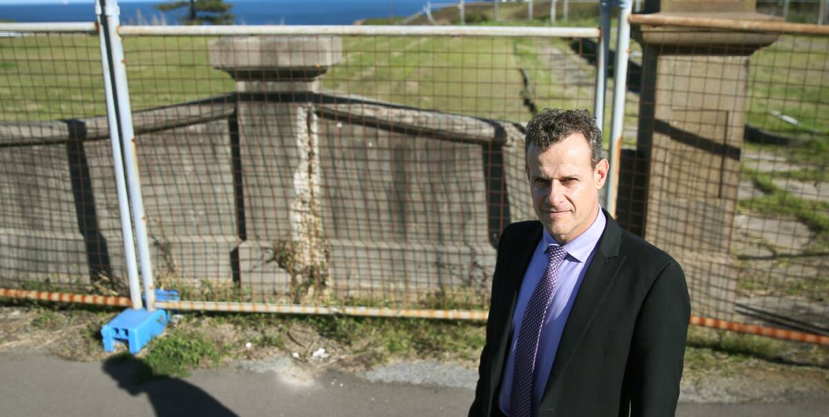 MIXED MESSAGES: Newcastle MP Tim Crakanthorp has questioned the ongoing alienation of the former bowling club site on the King Edward Park headland. Picture: Marina Neil 
