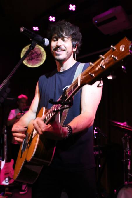 Newcastle pop-country star Morgan Evans squeezed into the Stag & Hunter Hotel on Friday for a surprise gig. Picture: Peter Coates