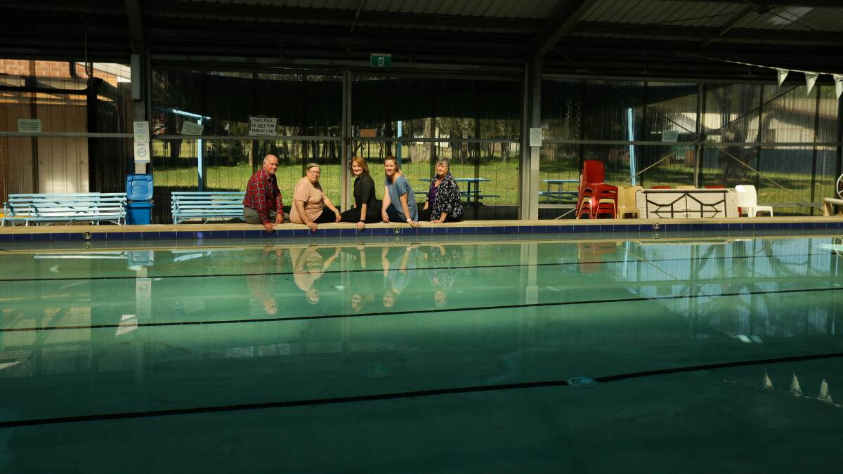 Valentine Hydrotherapy Pools committee Bob Evans, Paula McGilvery, Nicole Turton, Julia Drayton and Judith Wilson. Picture: Jonathan Carroll