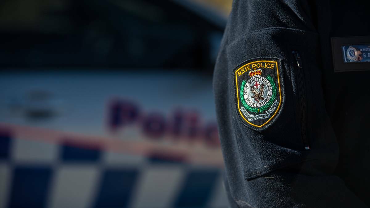 Police hunt driver after car crashed into house in Cessnock