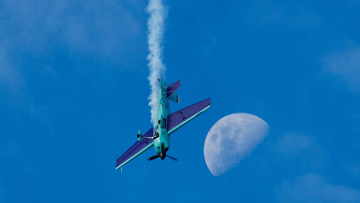 Acrobatic pilot Paul Bennet thrills the crowd. Picture by Max Mason-Hubers