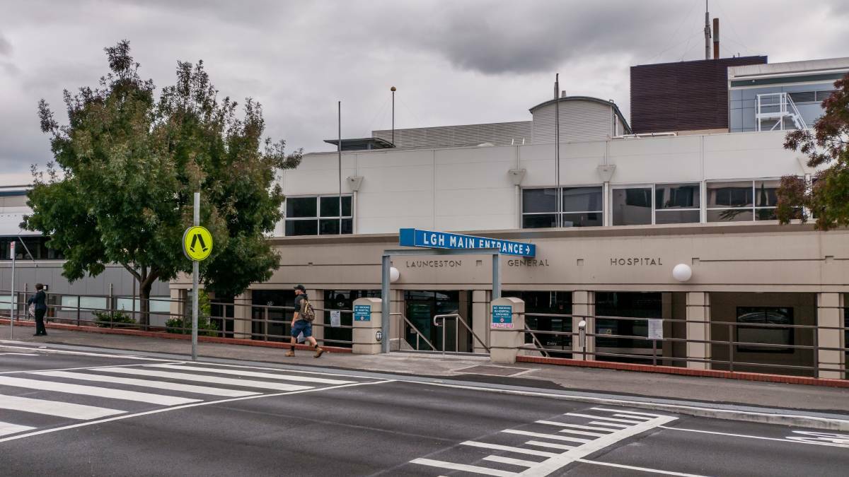 The Australian Nursing and Midwifery Federation and Labor have highlighted the health risks of a lack of air conditioning in the Launceston General Hospital's maternity ward.
