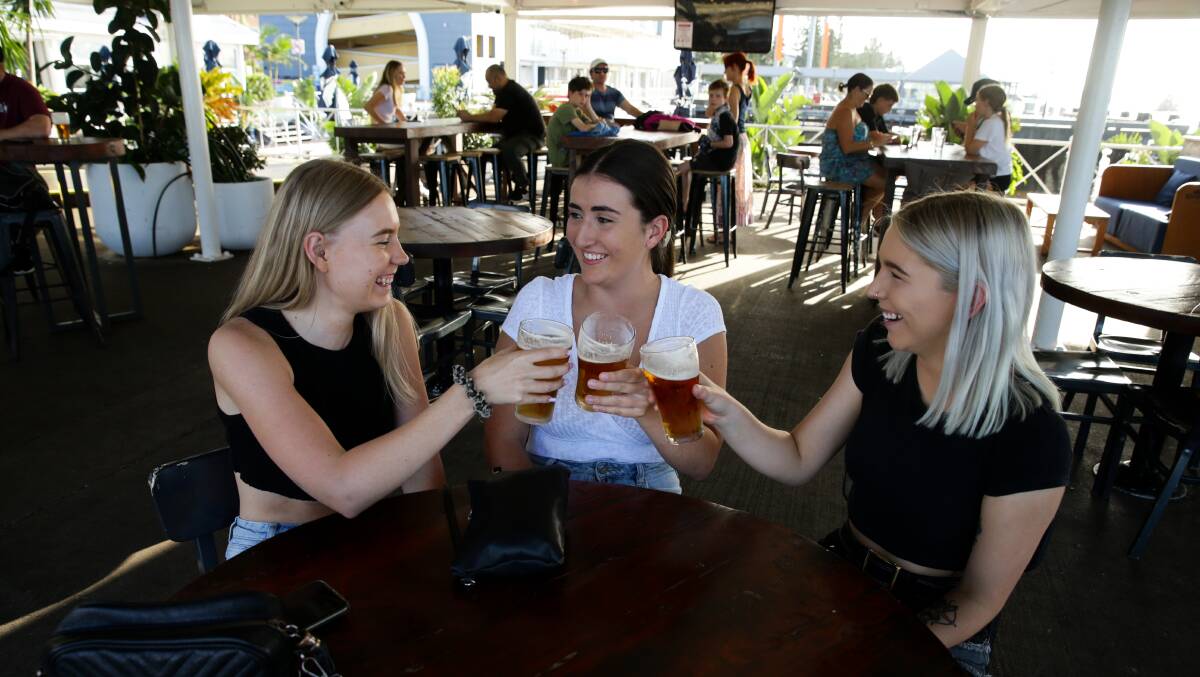 CHEERS: Ashley Woods, Emma Hicks and Belinda Hall at Queens Wharf Hotel on Wednesday. Picture: Jonathan Carroll