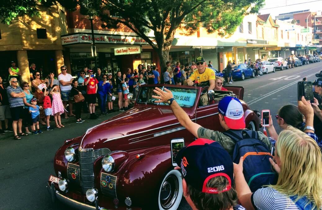 Supercars drivers parade through Hamilton in style