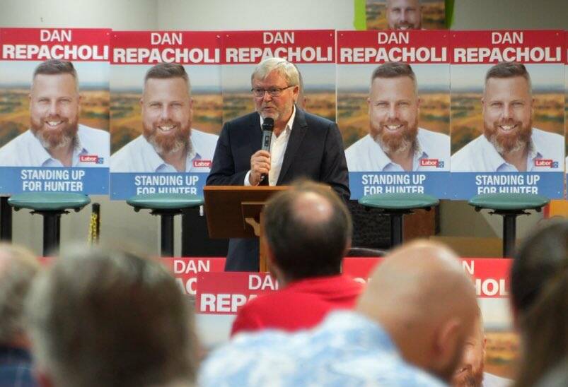 HELPING HAND: Former prime minister Kevn Rudd at a Labor event in Edgeworth on Wednesday night.
