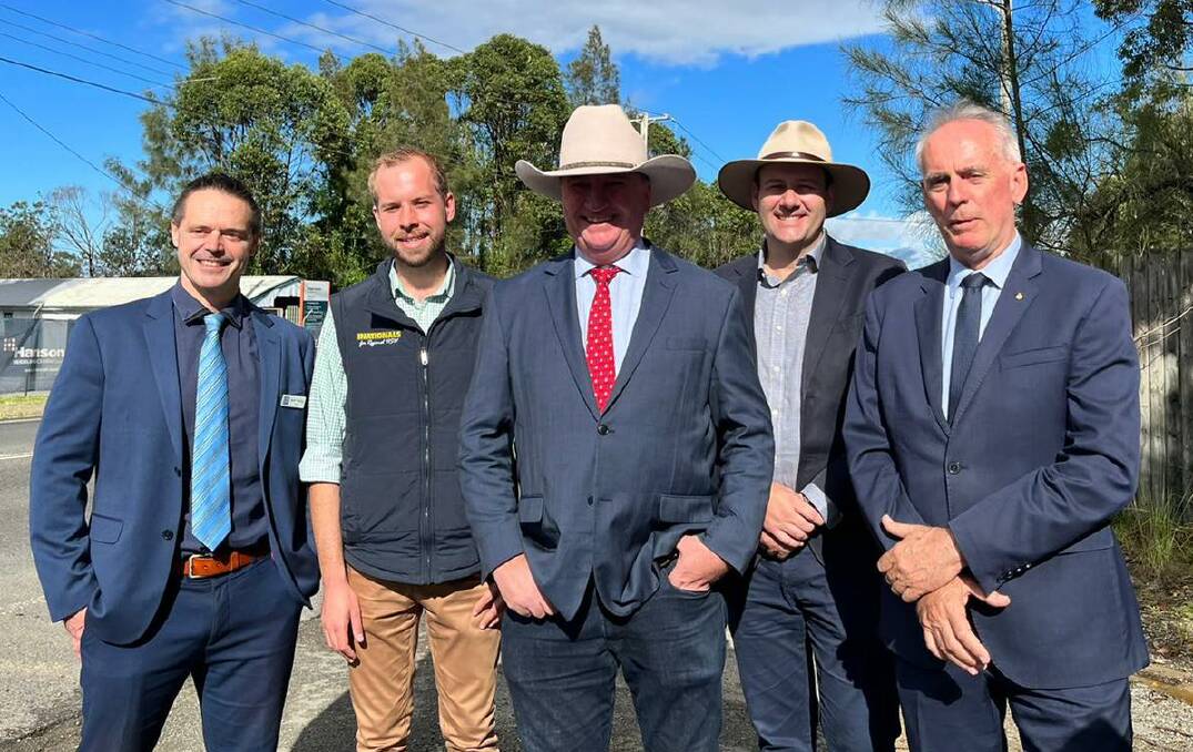 Former deputy prime minister Barnaby Joyce announces the Coalition's $56 million commitment to Mandalong Road in April last year.