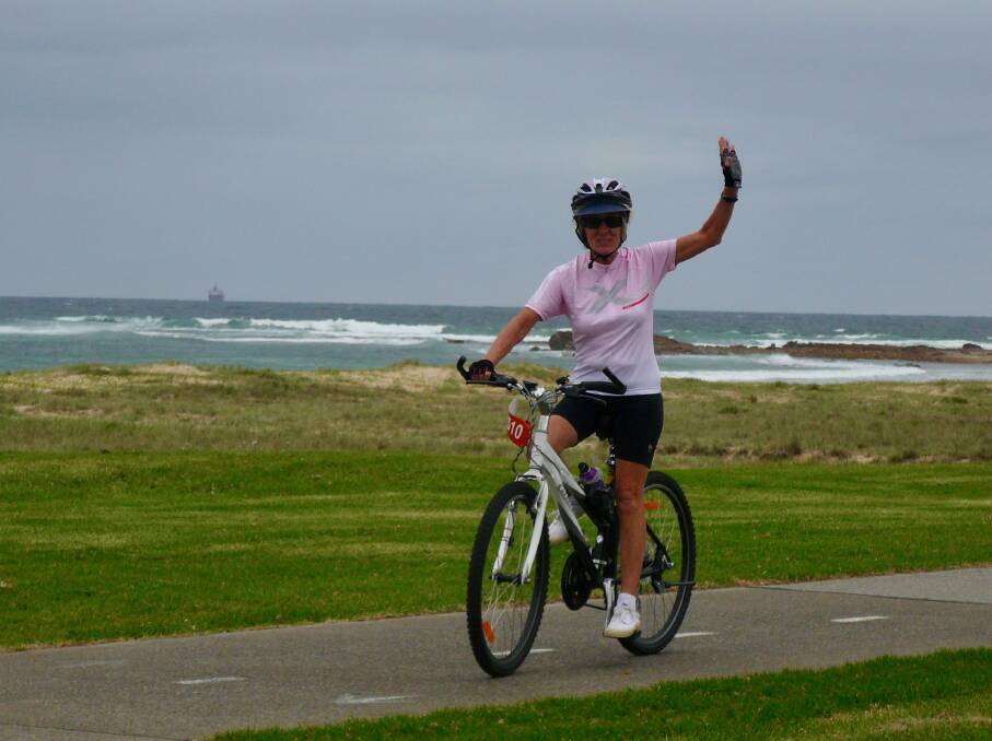 Libsta: Libby Widdup cycling in Wollongong in 2010.