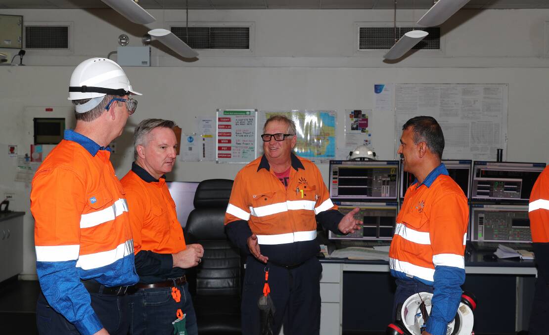 Energy Minister Chris Bowen meets Liddell workers ahead of Friday's closure. Picture by Peter Lorimer. 