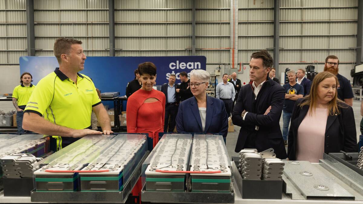 Premier Chris Minns with Port Stephens MP Kate Washington (L), Environment Minister Penny Sharpe and Maitland MP Jenny Aitchison at the Energy Renaissance factory at Tomago. Picture Marina Neil. 
