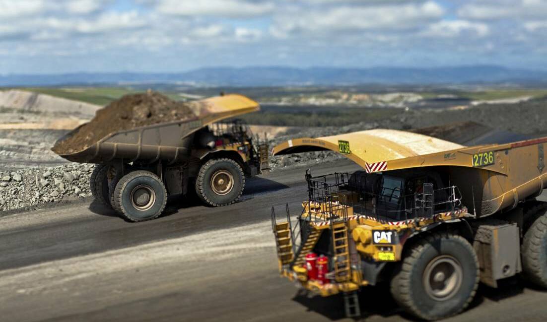 Glencore cuts coal contractors as downturn deepens