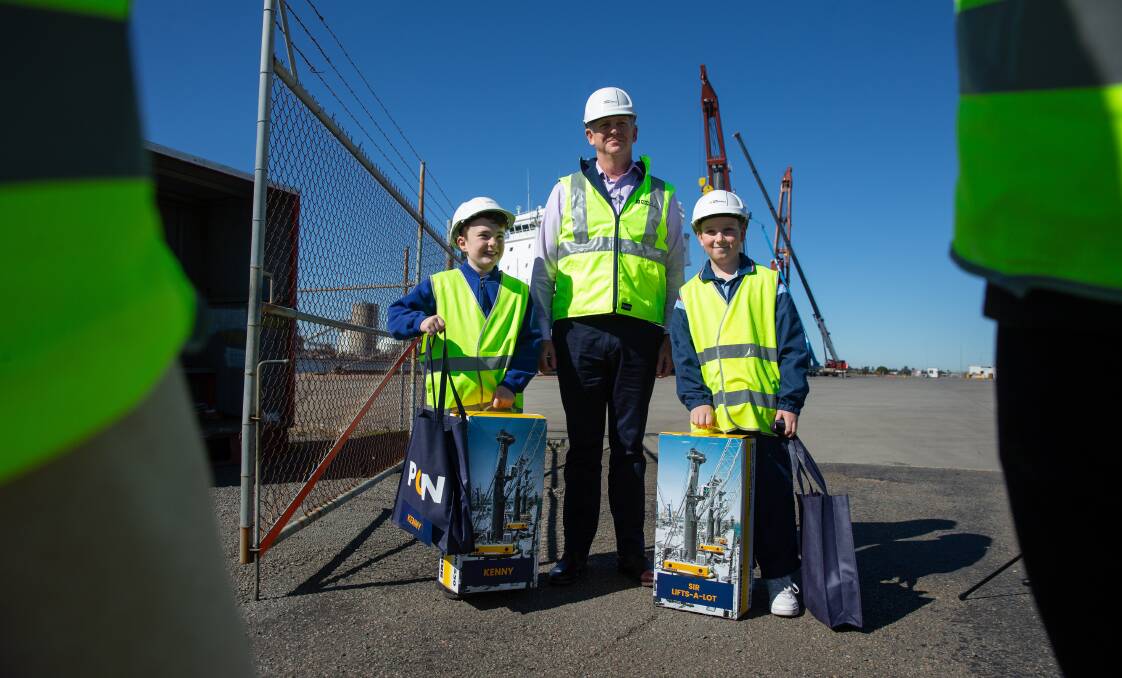 Craig Carmody with school children who named the two cranes. Archie Threadgate from Mayfield East PS who named Kenny and Ollie Rawson from Hunter Christian School who named Sir Lifts-a-lot. Picture: Marina Neil 