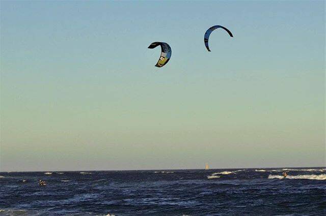MORNING SHOT: INSTA @trace2674 Kite surfing off Nobbys Beach. 9/1/17. #kitesurfing #coastalphotography #nikond3300 #nikonphotography #newcastlensw #nobbysbeach #newcastlephotographers #newcastlephotography #mynewcastle #tv_australia #tv_aqua #destinationnsw #ig_down_under #wow_australia #ig_australia #ocean #igbest_shotz