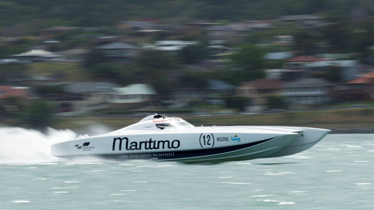 Superboats to rip and roar their way across Lake Mac at 200kph