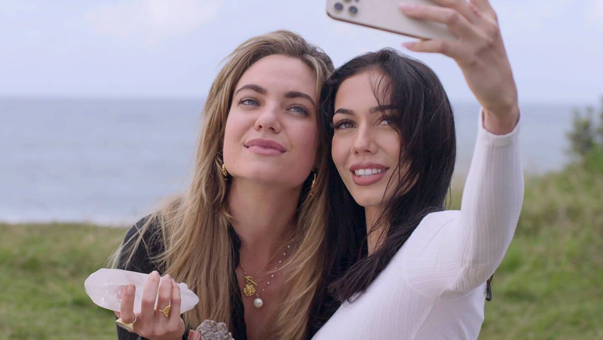 Selfie obsessed: Hannah Brauer and Sarah Tangye. Picture: Netflix