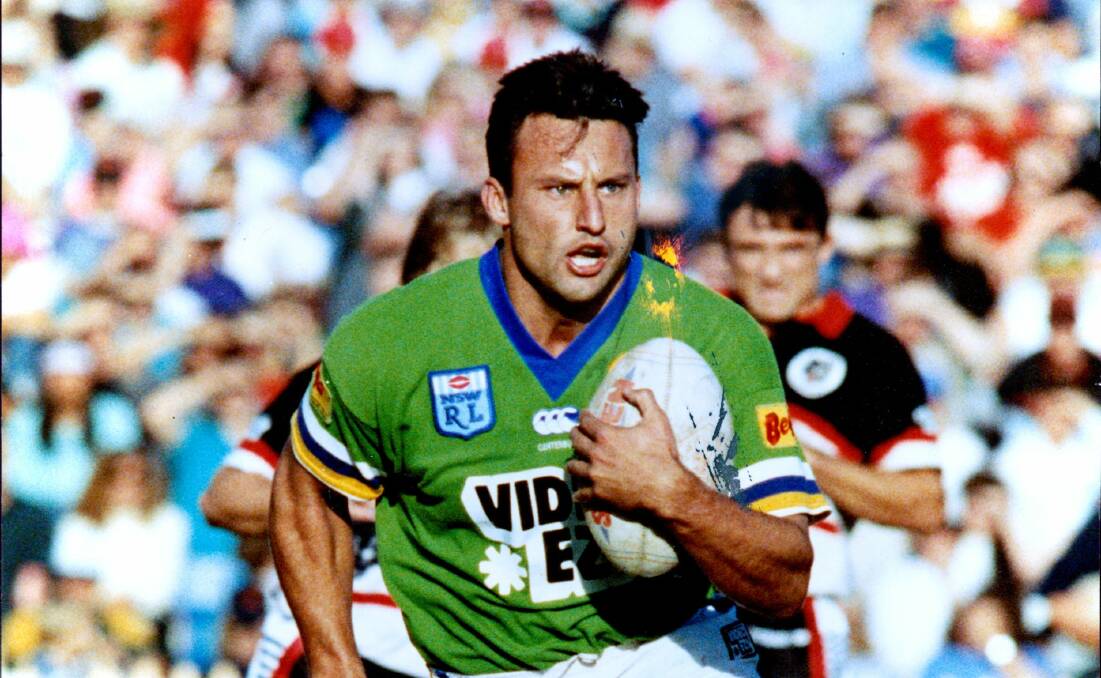 Laurie Daley playing for the Raiders.