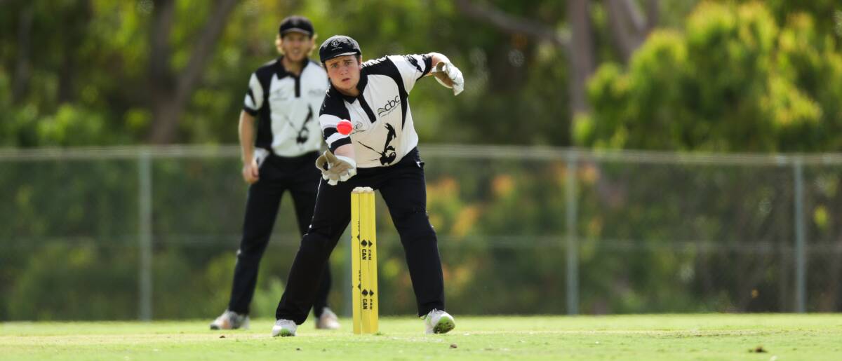 CATCH: Magpies wicketkeeper Matthew Bench is one of 10 Charlestown juniors playing first grade for the club this Saturday. Picture: Jonathan Carroll