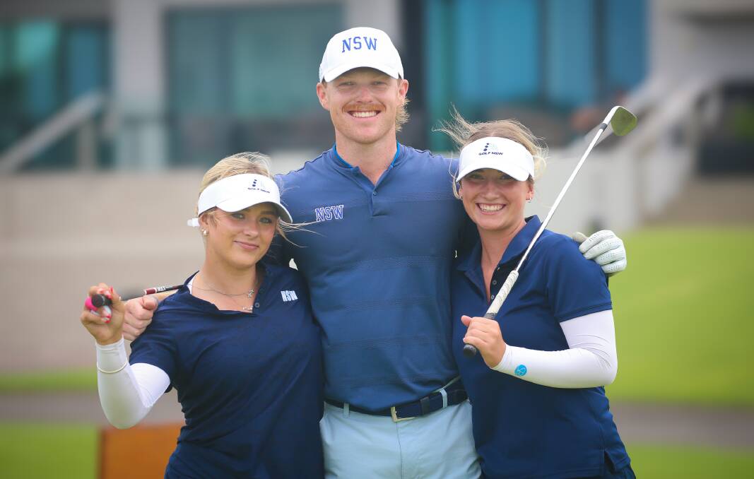 Jye Pickin (centre) with Ella Scaysbrook (left) and Amy Squires (right). Picture by Golf NSW